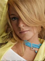 ����� ����