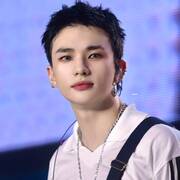 hwang hyunjin