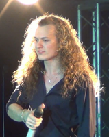 ����� ����